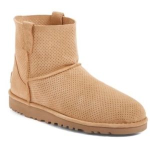 🎉🎁🎈 Sale today!! Classic Ugg mini boots